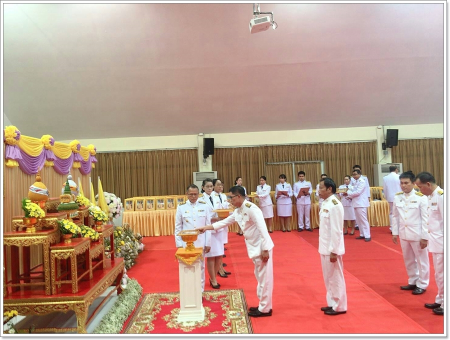 ﻿สำนักงานบังคับคดีจังหวัดร้อยเอ็ด เข้าร่วมพิธีรับพระราชทานพระบรมฉายาลักษณ์ พระบาทสมเด็จพระเจ้าอยู่หัวและสมเด็จพระนางเจ้าฯ พระบรมราชินี